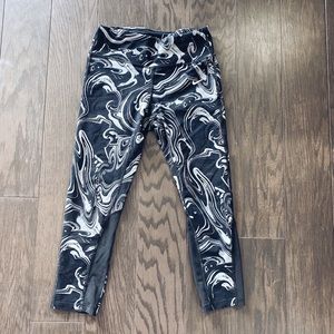 NIKE Cropped Leggings